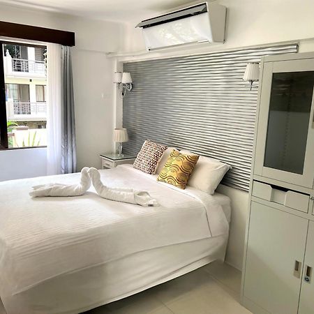 Stunning 2Br Apt, 65 Sq M Netflix At Rosewood Pointe Residences Near Bgc Manila Exterior foto